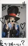 ☆ LUChE. / Doshin / Handwritten message included "May I eat it?" / Bust up / Costume black / white / blue / Hat / Right hand plastic bottle / Raw cheki