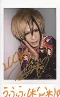 ☆ LUChE. / Doshin / Autograph, Message Included "Ufufu", Bust Up, Costume Black, Red, Yellow, Both Hands Par / Live Cheki