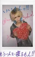 ☆ LUCHe. / Doshin / 「 with autograph and message I'M GOING TO SLEEP ALONE! 」, Upper Body, Costume Gray, Both Hands Heart Shaped Cushion / Live Cheki