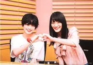 平手友梨奈・織田奈那B/卧式・坐姿·雙手愛心·2L尺寸/【20171013更新】/欅坂46這裏是有樂町星空電視台Konrin明信片B