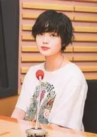 Yurina Hirate / Bust up / Costume white / Under both hands / 2L size / [20171013 update] / Keyakizaka46, this is Yurakucho Starsky Broadcasting Station Konpurin Bromide.