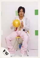 Jun' ichi Okada / Whole Body / White Shirt / Pink Pants / Right Hand Ball / Eye View Right / Official Official photo