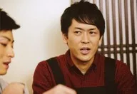 瀨戶/橫型·豐胸·服裝紅·黑·圍裙·視線左·開口/DVD發售紀念活動會場限定銷售明信片