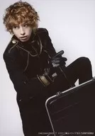 Daishi Sugie (Itsuki Kagami) / Above Knee / Costume Black / Eye Point Left / ・ Suitcase ・ Background white ・ Character Tomoshot / Stage "Messiah - Yukyu no Toki -" Bromide Solo Set A