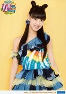 早安少女組。'17/飯窪春菜/上半身・衣服藍色橙色黃色綠色・雙手下・背景黃色・2L尺寸/10期會員粉絲俱樂部巡演in山梨SOLO2L判生寫真【飯窪春菜】