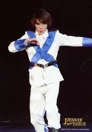 Snow Man / Ryota Miyadate / Live Photo / Above Knee / Costume White / Blue / Right Hand Bending / Left Hand Stretching / Background Black / JOHNNYS' World 2012-2013