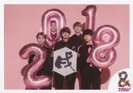 DISH// / Set (5 persons) / Horizontal, Above the Knees, Costume Black, Kite, Balloon "2018", Center Kita Village, Background Pink / "DISH// Nippon Budokan Solo Performance' 18 『 & DISH// 』" Official photo A set