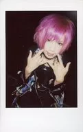 UNiTE. (Unite) / 莎奈 / upper body / costume black blue / both hands index finger cheeks / background black / raw Cheki