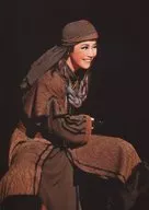 寶冢歌劇團(月組)/紫門百合屋/演唱會照片·膝上·黑茶色服裝·身體向右·2L尺寸/月組全國巡演公演「鳳凰傳」「CRYSTAL TAKARAZUKA-形象結晶-」背景照片