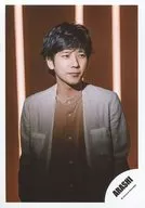 Arashi / Kazuya Ninomiya / Bust up / Costume beige / Body front / "Find The Answer" PV & Jacque shooting off-shot / Official Official photo