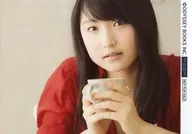 モーニング娘。’16/鞘師里保 /横型・バストアップ・衣装赤・両手カップ/「17歳の決断」ハロー!プロジェクト オフィシャルショップ特典