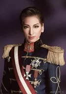 宝塚歌劇団(花組)/柚香光/バストアップ・衣装黒金赤・体左向き・両手下・背景黒紫/花組「エリザベート-愛と死の輪舞(ロンド)-」スチール写真