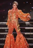 Takarazuka Revue (Tsukigumi) / Rurika Miya / Live Photo / Whole Body (Tarumi Cut) / Costume Orange / Left Hand Stretch / Eye View Right / Background Black / 2L size / Tsukigumi Drama City Performance "DRAGON NIGHT!" Stage Photos