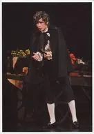 Takarazuka Revue (Hanagumi) / Rio Asumi / Live Photo / Whole Body / Black and White Costume / 2L Size / Hanagumi Grand Theater Performance 「 Po-no Ichizoku 」 Stage Photo