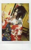 AvelCain / Zen-zen / Upper body / Sitting / Costume red / blue / white / Kimono / Right hand fan / Body diagonally left / Live cheki