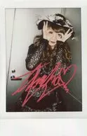 ☆ Crimson Shiva / Tomorrow Hana / Above-the-knee, Costume Black and White, Hat, Both Eyes, Front View, with handwritten signature / Live Cheki