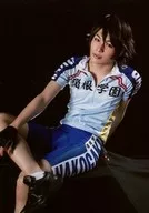 Yuta Iiyama (yuto Shinkai) / Knee-Up, Sitting, Uniform, Left-Facing, Legs, Right Hand and Right Foot, Background Black, Character Chief Shot / Stage 『 YOWAMUSHI PEDAL 』 New Inter-High ~ Hakone Gakuen Champion (The KINGDOM) ~ Trading Bromide