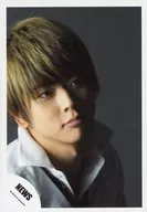 NEWS / Takahisa Masuda / Bust up shirt / White / Tie / Body facing right / Top right eye / Background grey / Official Official photo