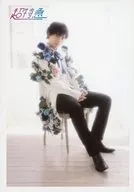 Super Express / Kai (Ogasawara Sea) / Whole body, sitting, costume white, blue, flower, chair, right facing, two hand set, background white / FC members only Valentine & White day planning Official photo set 38th edition