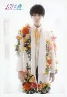 Super Express / Yusuke (Yusuke Fukuda) / Above Knee / White Costume / Yellow / Flower / Both Hands / Background White / FC Members Only Valentine & White Official photo Set 38