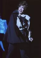 Takarazuka Revue (Hanagumi) / Rio Asumi / Live Photo / Above the Knee / Black and White Costume / 2L Size / Hanagumi Tokyo Performance 「 Po-no Ichizoku 」 Stage Photo