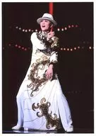 Takarazuka Revue (Sora-gumi) / Toa Serika / Live Photo / Full body / Black and White Gold Costume / 2L size / Sora-gumi Grand Theater Performance' Sora wa Akai kawa no Hori' (The Sky is by the Red River) /' The Wind of Citrus -Sunrise -' Stage Photo