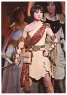 Takarazuka Revue (Sorgumi) / Madoka Hoshikaze / Live Photo / Above the Knee / Red gold beige costume / Sword in the right hand / 2L size / Sorgumi Grand Theater performance "Heaven (Sora) is by the Red River" "Wind of Citrus -Sunrise -" stage photos