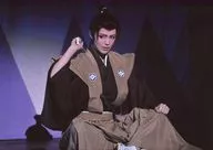 Takarazuka Revue (Yuki Gumi) / Sai Nagi Sho / Live Photo / Horizontal / Knee-Up / Sitting / Black and White Beige Costume / 2L Size / Snow Gumi National Tour Performance "Seino Gunzo" "SUPER VOYAGER!" Stage Photos