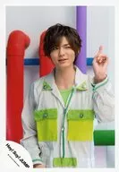 Hey! Say! JUMP / Hirota Yabu / Upper Body / Costume White / Yellowish green / Tsunagi / Left Hand Index Finger Stand / Wink / Eye View Right / Background White / "Chau #" PV & Jacque / Official Official photo