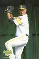 Fukuoka Soft Bank Hawks / Daisuke Matsusaka / Above-the-knee ・ Uniform White ・ Yellow ・ Both Hands Up ・ Body Left Facing ・ Left Foot Up ・ Eye Right ・ Background Green ・ Postcard Size / SPRING CAMP MIYAZAKI 2017