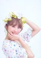 Pile / Bust Up / Right Hand Chin / Left Hand Head / White Background / CD "Melody" Release Commemorative Event / Handing Over Special Trading Card