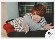 Johnnys Jr. / Tatsuya Fukazawa / Horizontal ・ Whole body ・ Costume brown, white and red ・ Lying on the sofa ・ Both hands par / Johnnys Jr. Festival 2018 goods shooting off-shot