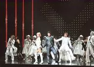 Takarazuka Revue (Moon Group) / Group / Live Photo / Horizontal / Whole Body / Center Dark Blue Costume / 2L Size / Moon Group Tokyo performance "Company - Effort (Lesson), Passion (Passion) and Company -" "Baddy - Bad guys come from the moon -" Stage Photos