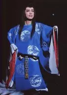 宝塚歌劇団(花組)/明日海りお/ライブフォト・膝上・紺銀赤白衣装・2Lサイズ/花組博多座公演「あかねさす紫の花」「Sante!!」舞台写真