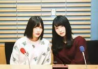 Neru Nagahama / Risa Watanabe / Horizontal / Parte superior del cuerpo / Sentado / Debajo de las manos / Tamaño 2L / [20171215 actualizado] / keyaki Zaka 46 Aquí Yurakucho Starry Sky Broadcasting Station. Bromuro de Konpurin