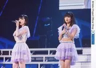 Morning Musume.' 17 / Yuki Sato ・ Harumizu Ogata / Live Photo ・ Horizontal ・ Knee-Up / Morning Musume.' 17 『 Official photo "Morning Musume. 20th Anniversary Concert Tour 2017 Autumn ~ We are MORNING MUSUME. ~ Haruka Kudo Graduation Special" Live Version Part 7 』.