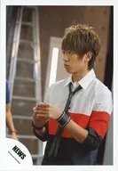 NEWS / Keiichiro Koyama / Upper Body / Costume White / Red / Black / Both Hands Matching / Right Hand Box / Eye View Left / Background Grey / Official Official photo