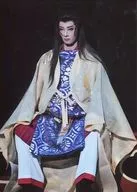 Takarazuka Revue (Hanagumi) / Rio Asumi / Live Photo / Knee-high / Sitting / Red Platinum Purple Costume / 2L Size / Hanagumi Hakata-za Performance :' Akanesasu Purple Flower',' Sante!' Alternate Stage Photo