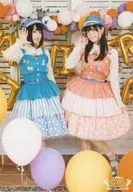 Petit milady / Midori Yuki Isoya / Ayana Taketatsu / Corpo inteiro / Fantasia azul / Rosa / Chapéu / Balão / Yuuki Mão Direita Par / Set A/ "petit milady 5 th Anniversary Special Event Play! Petit Paris Music Awards!" Local de venda Brometo