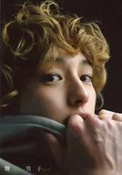 Taishi Sugie / Face Up / Facing Right / Both Hands / Black Background / Stage Men's THE REAL Random Bromide (HMV & BOOKS Only)