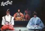 Hiroki Ino (Naoe Kanetsugu), Akira Kagimoto (Keiji MAEDA) / Live Photo, Horizontal Type, Entire Body, White Costume, Light Color, Sitting, Knees of Both Hands, Mouth Closed, Character Actor Shot / Stage 「 Yoshikaze Dozo! 」 Random Stage Photo