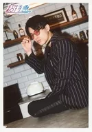 Super Express / Yusuke (Yusuke Fukuda) / Above the knee / Black costume / Sitting / Left / Right hand sunglasses / 『 BULLET TRAIN ARENA TOUR 2018 SPRING 「 Sweetest Battlefield 」 』 Kobe 6/10 limited performance Official photo 51 st