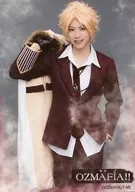 Shota Onuma (Karamia) / Above-the-knee / Right hand jacket on the shoulder / Character Actor shot / Stage 「 OZMAFIA!! 」 bromide