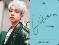 MXM / Kim Dong-hyun / Bust up / Costume black / white / left facing / reverse side printed with signature / Special photo card with "Match Up" on CDs