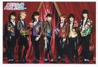 Super Express / Group (7 people) / Horizontal ・ Whole body ・ With a gift box in one hand ・ Background stage curtain ・ Red / "CHRISTMAS ONEMAN LIVE FANTASY LOVE TRAIN ～ A rail that connects to your home ～" Official photo 12th edition