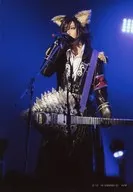 鐮苅健太(草/Amatelast)/現場照片·膝上·衣裝黑色·左向·右向麥剋風·生寫真/Live Musical「SHOW BY ROCK!!」-狂躁的BloodyLabyrinth-舞台明信片