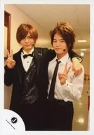 Hey! Say! JUMP / Hirota Yabu, Yoshito Okamoto / Above-the-knee, Costume black and white, Peace, Shoulder-band, Hallway / Official Official photo