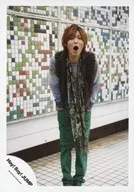 Hey! Say! JUMP / Hirota Yabu / Whole Body (Tarumi Cut) / Front Bend / Costume Purple Gray Green / Stole / Both Hand Pockets / Open Mouth / Official Official photo