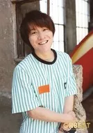 Kanjani Eight / Akihiro Yasuda / Upper Body / Light Blue Costume / White / Stripe Pattern / Both Hands Set / Facing right / Indoor / "KANJANI's EIGHTERTAINMENT GR8EST" Original Photo