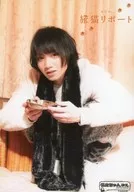 Keisuke Ueda / Whole body,, Crouching, Costume White, Scarf Black, plates for Both Hands / Recitation play "Tabi Neko Report" Uechanel Advance Ticket Special Bromide